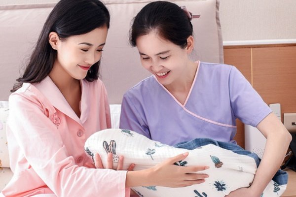 泰国代孕出生证写中国父母名字的风险与建议